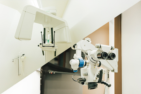 歯科用CTとマイクロスコープの写真